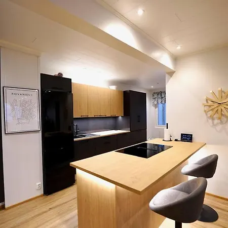 Stylish 2 Bedroom With Stunning River View Apartment *