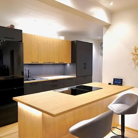 Stylish 2 Bedroom With Stunning River View *