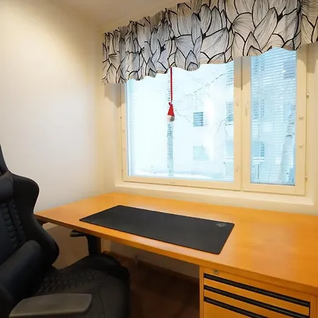 Stylish 2 Bedroom With Stunning River View Apartment *